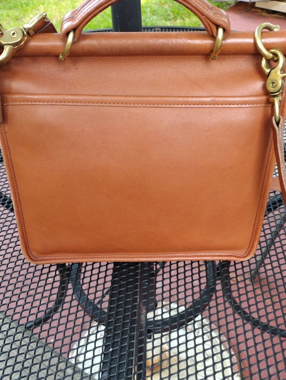 Vintage Coach Willis LeatherTurn-Lock Crossbody in British Tan Leather #L5C-9927 - Picture 16 of 16